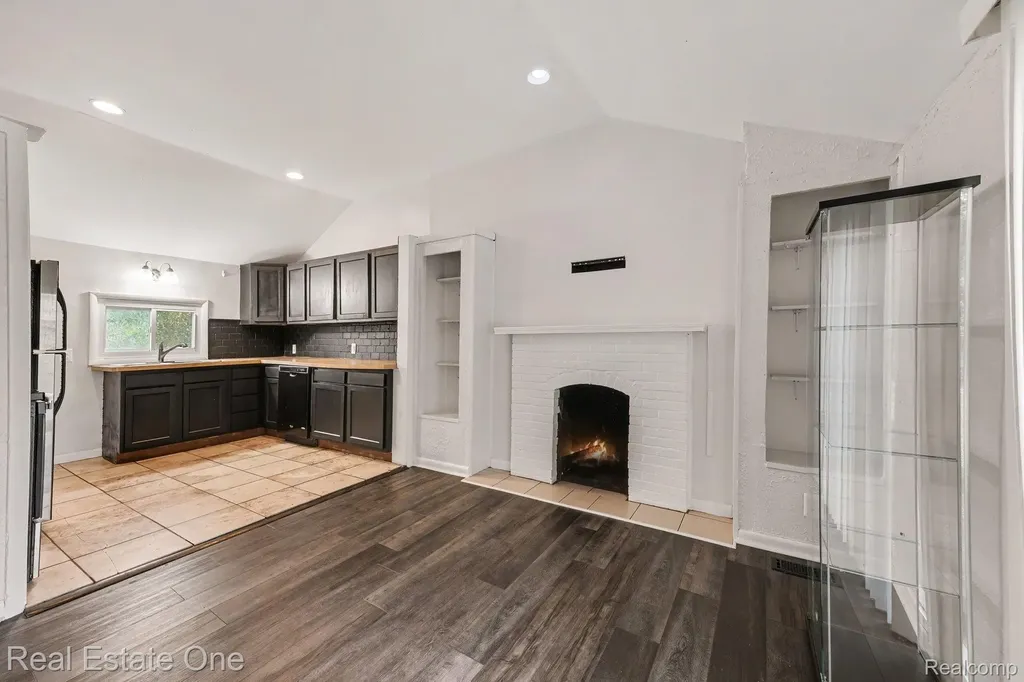 4229 Dolores Avenue Warren City MI 48091