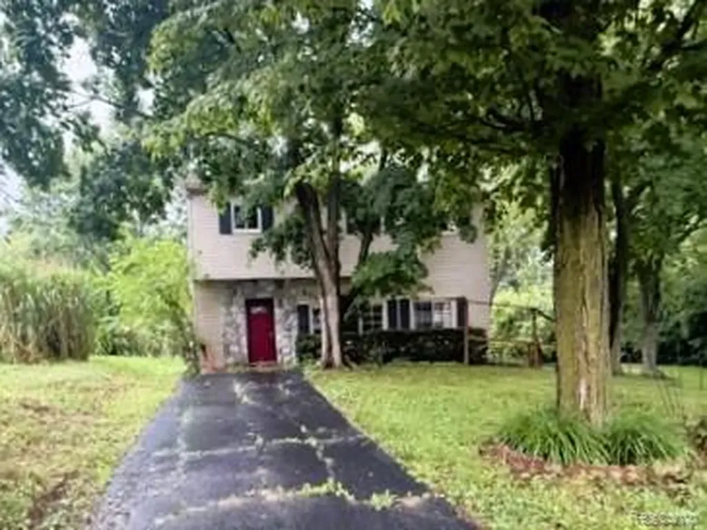 571 Cristy Avenue Waterford Charter Township MI 48328