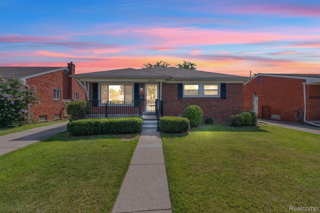 24574 Mabray Avenue Eastpointe City MI 48021