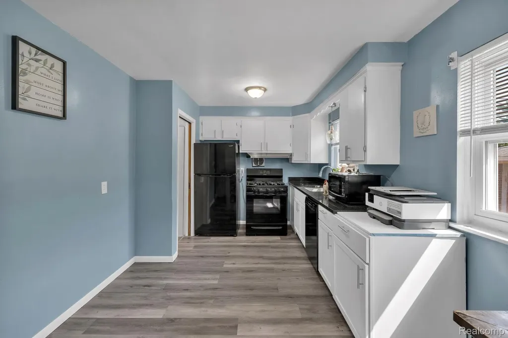 24574 Mabray Avenue Eastpointe City MI 48021