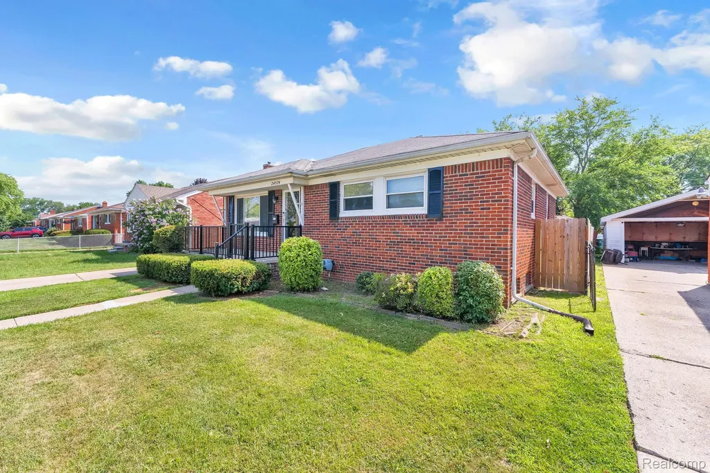 24574 Mabray Avenue Eastpointe City MI 48021
