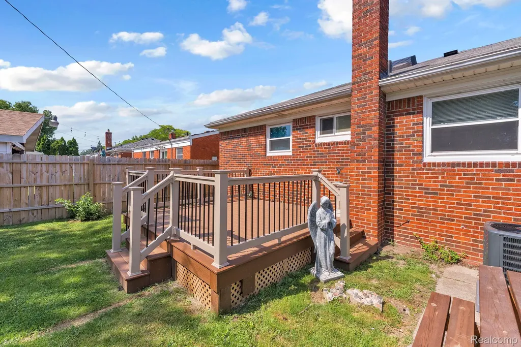 24574 Mabray Avenue Eastpointe City MI 48021