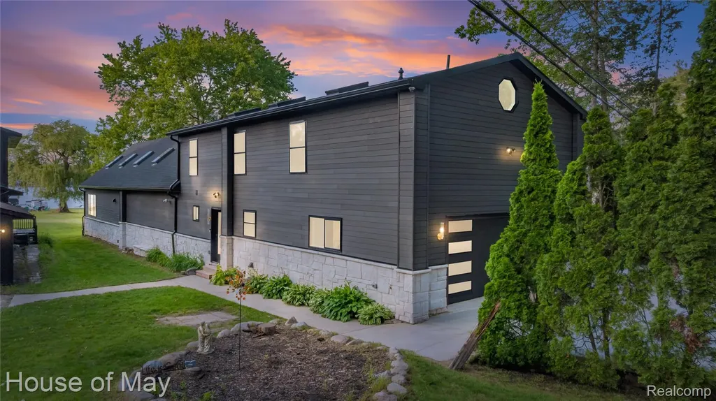 10890 Hillway Drive White Lake Charter Township MI 48386
