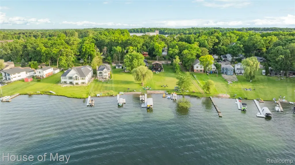 10890 Hillway Drive White Lake Charter Township MI 48386