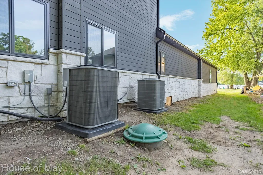 10890 Hillway Drive White Lake Charter Township MI 48386
