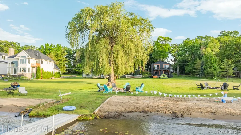 10890 Hillway Drive White Lake Charter Township MI 48386