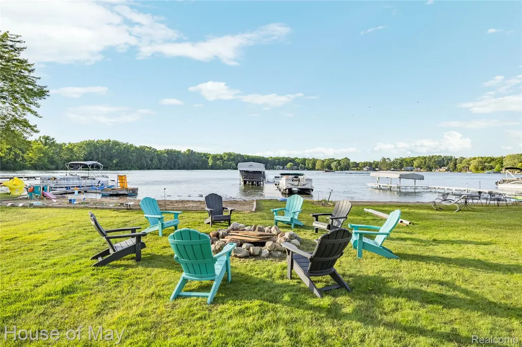 10890 Hillway Drive White Lake Charter Township MI 48386