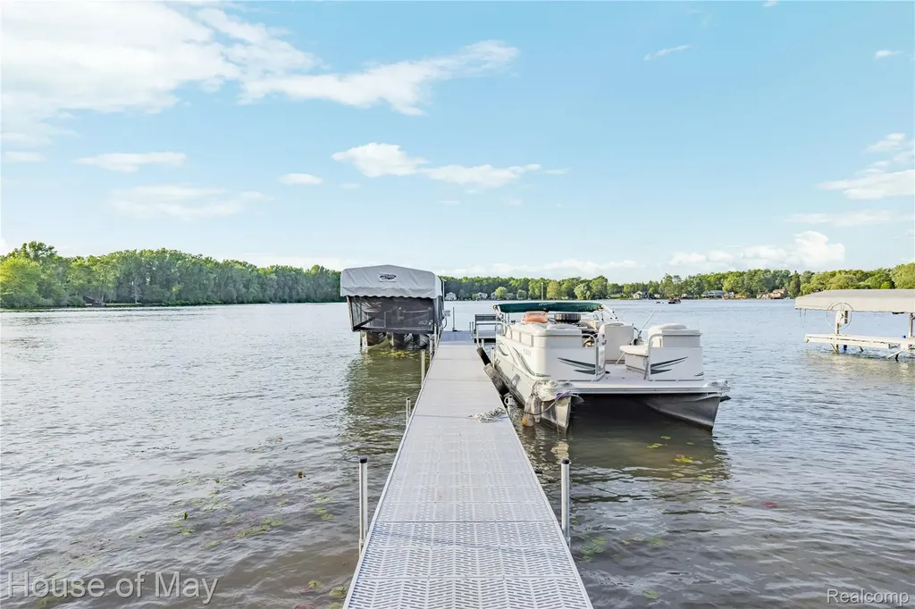 10890 Hillway Drive White Lake Charter Township MI 48386