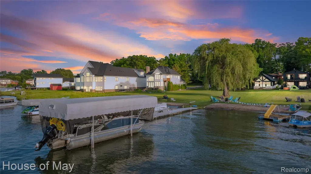 10890 Hillway Drive White Lake Charter Township MI 48386