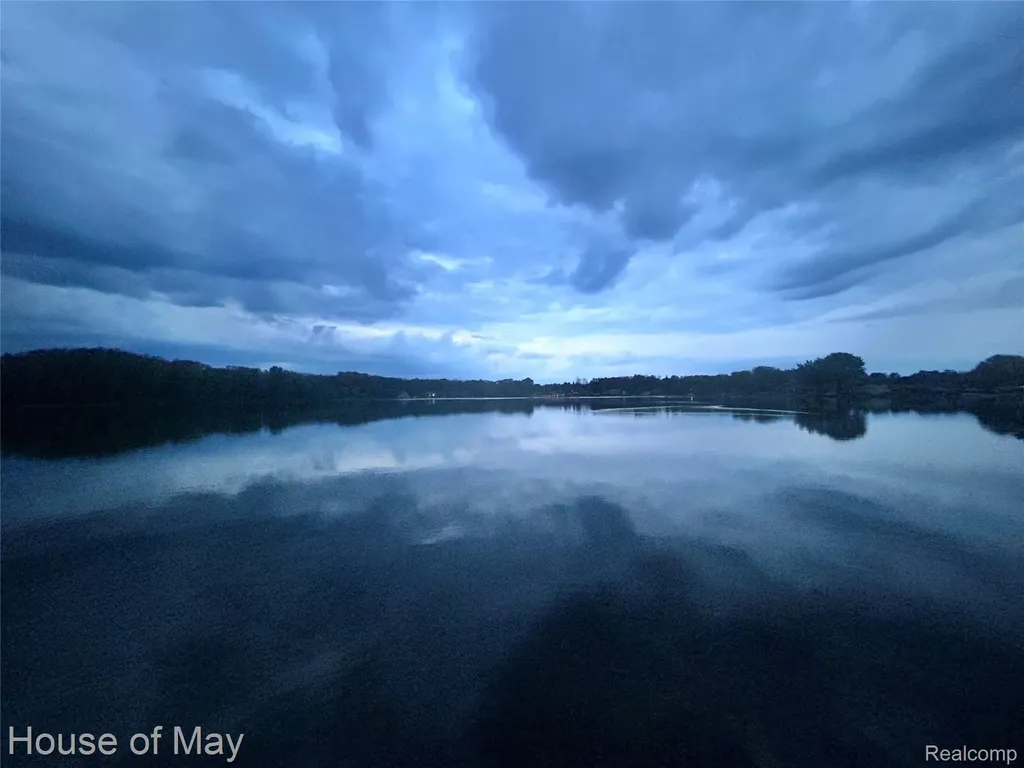 10890 Hillway Drive White Lake Charter Township MI 48386