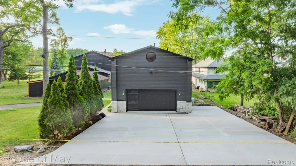 10890 Hillway Drive White Lake Charter Township MI 48386