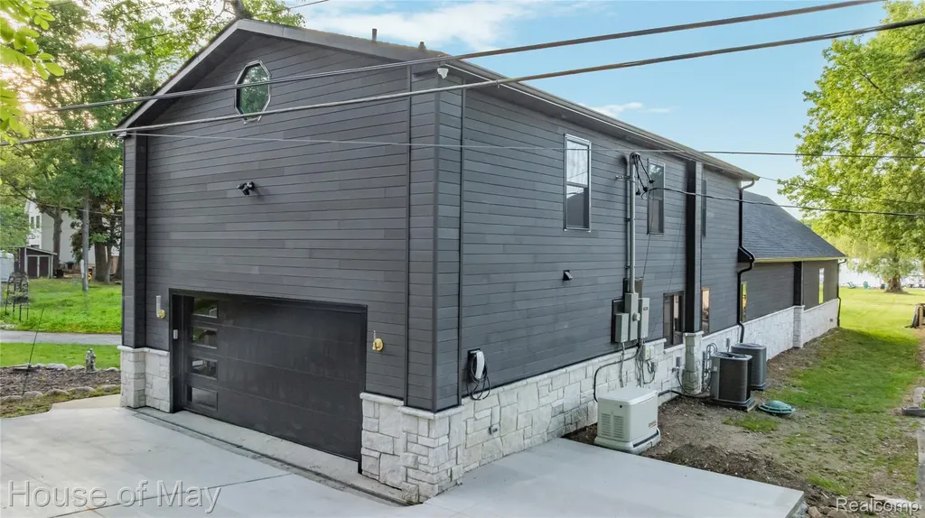 10890 Hillway Drive White Lake Charter Township MI 48386