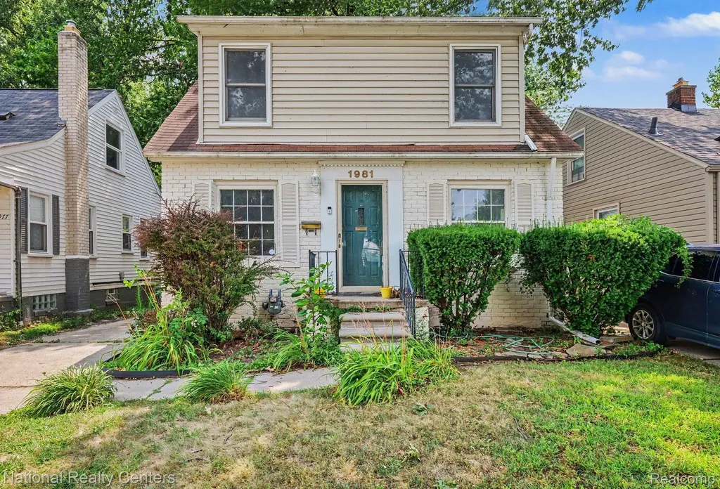 1981 Roslyn Road Grosse Pointe City MI 48236
