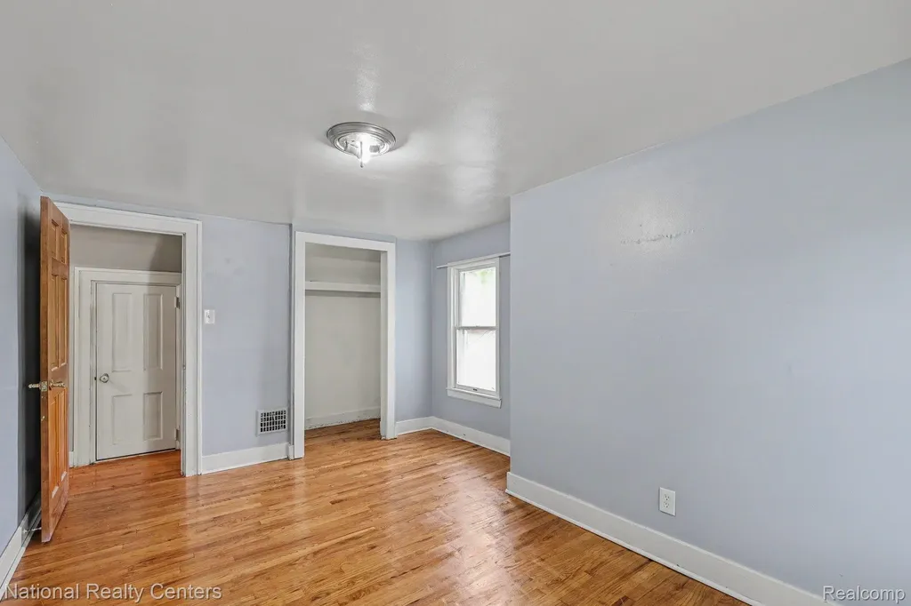 1981 Roslyn Road Grosse Pointe City MI 48236