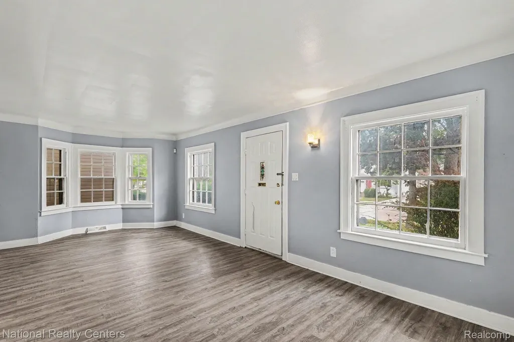 1981 Roslyn Road Grosse Pointe City MI 48236