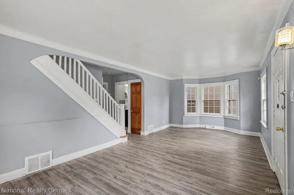 1981 Roslyn Road Grosse Pointe City MI 48236