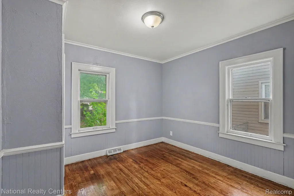1981 Roslyn Road Grosse Pointe City MI 48236