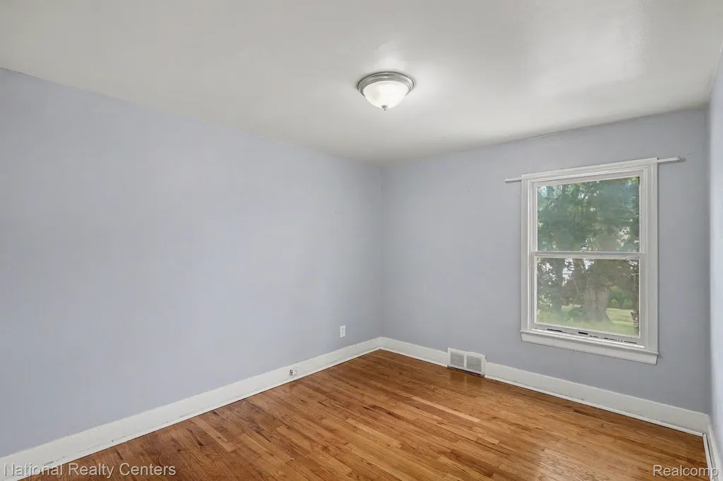 1981 Roslyn Road Grosse Pointe City MI 48236