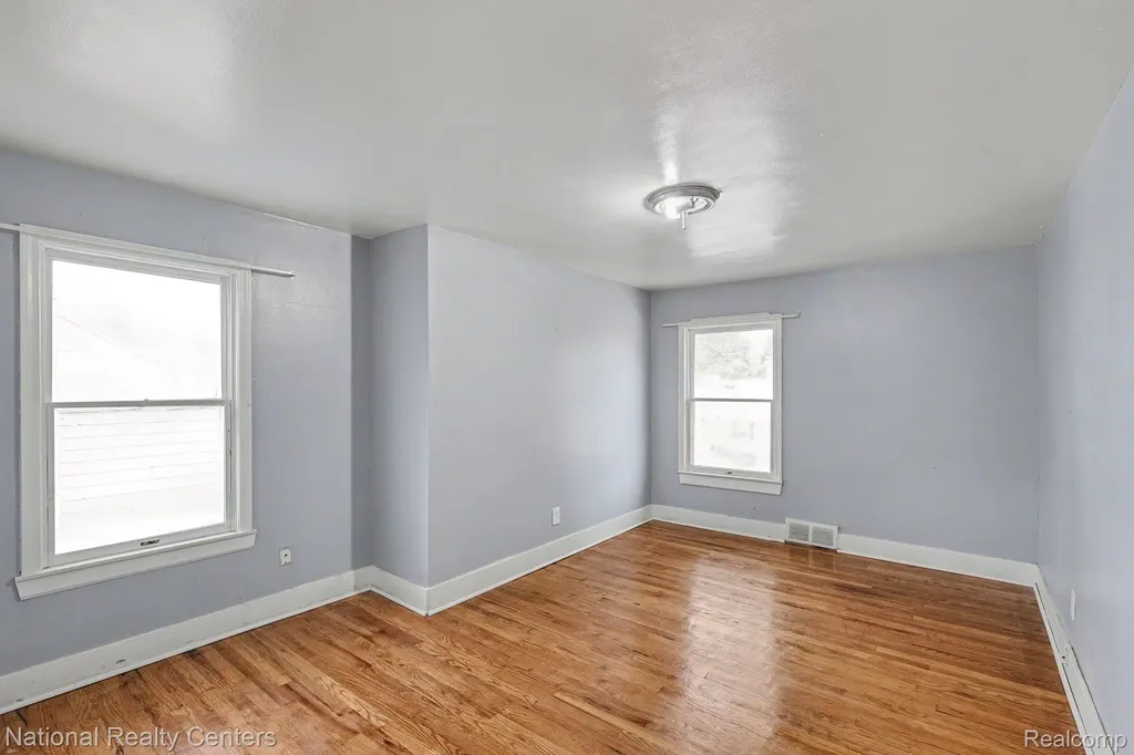 1981 Roslyn Road Grosse Pointe City MI 48236