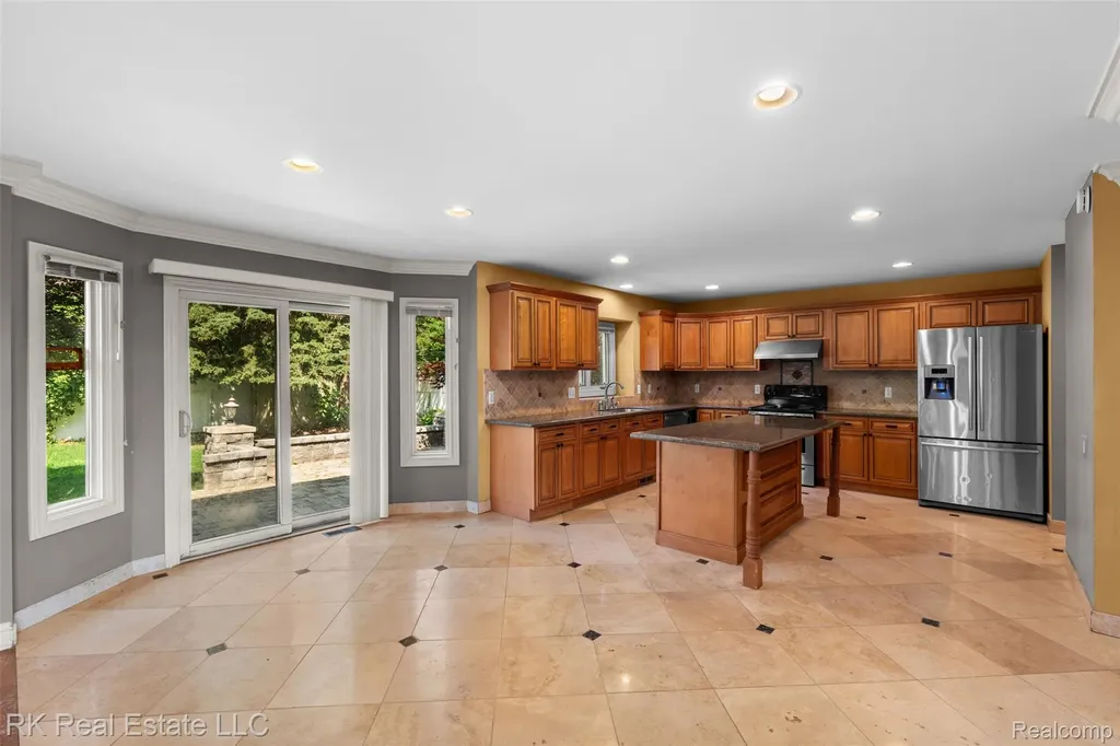 3178 Avalon Road Rochester Hills City MI 48309