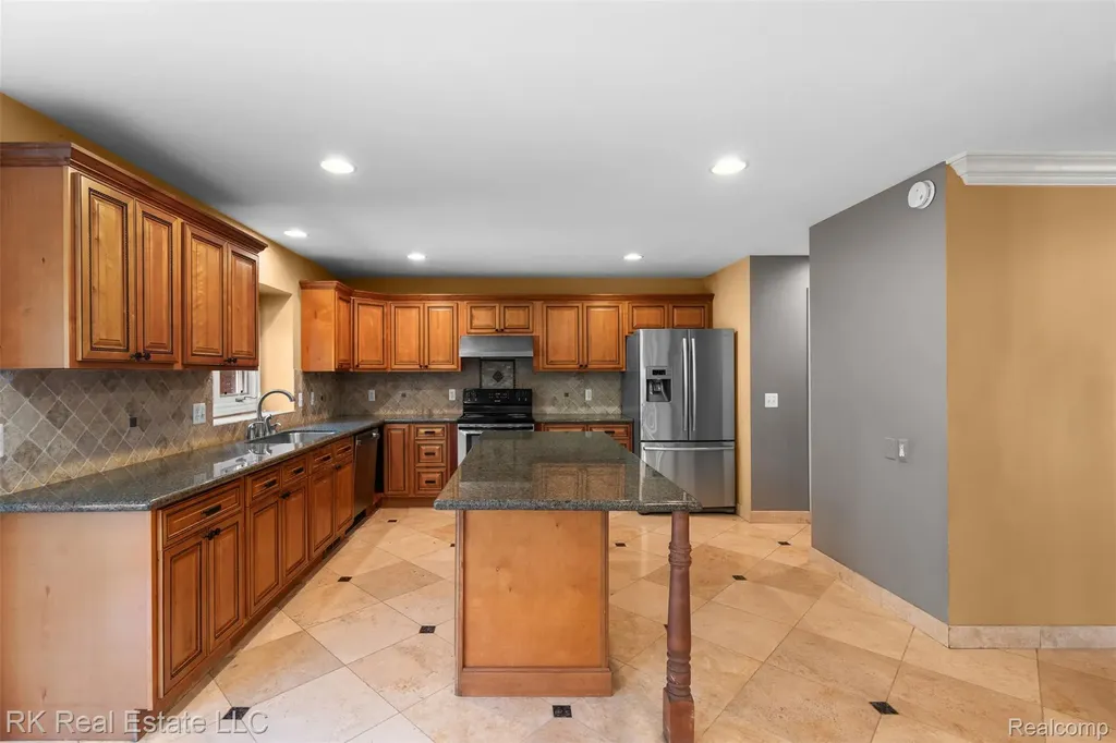 3178 Avalon Road Rochester Hills City MI 48309