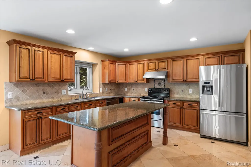 3178 Avalon Road Rochester Hills City MI 48309