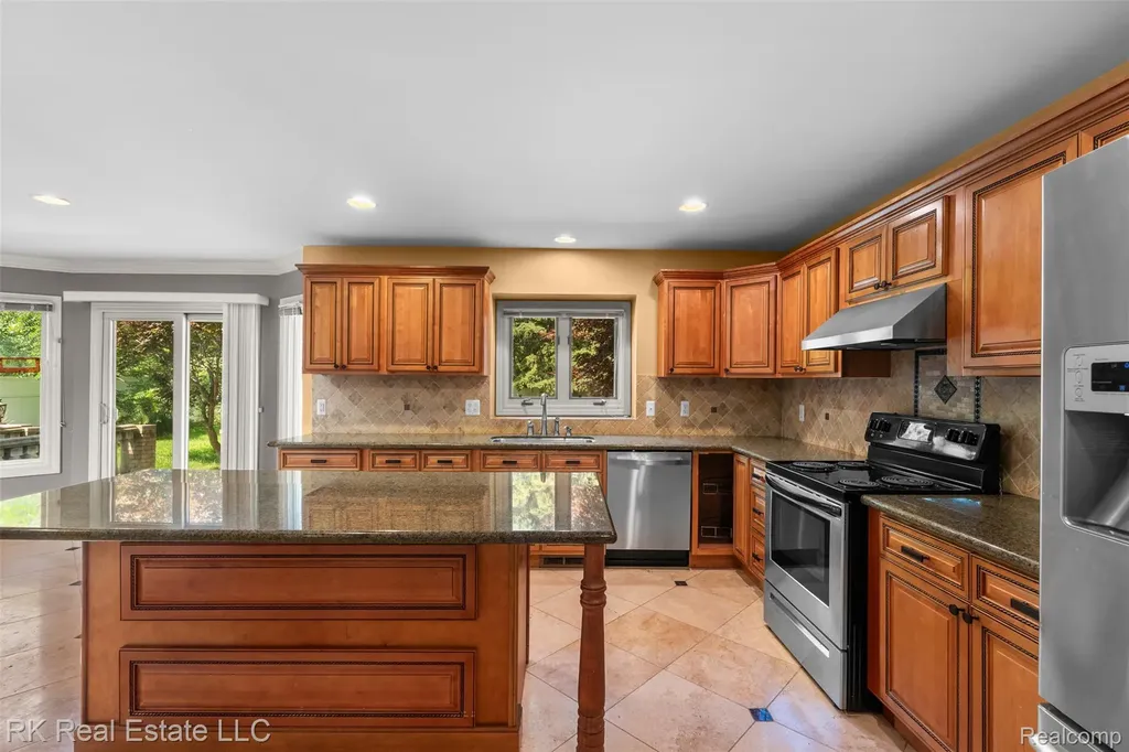 3178 Avalon Road Rochester Hills City MI 48309