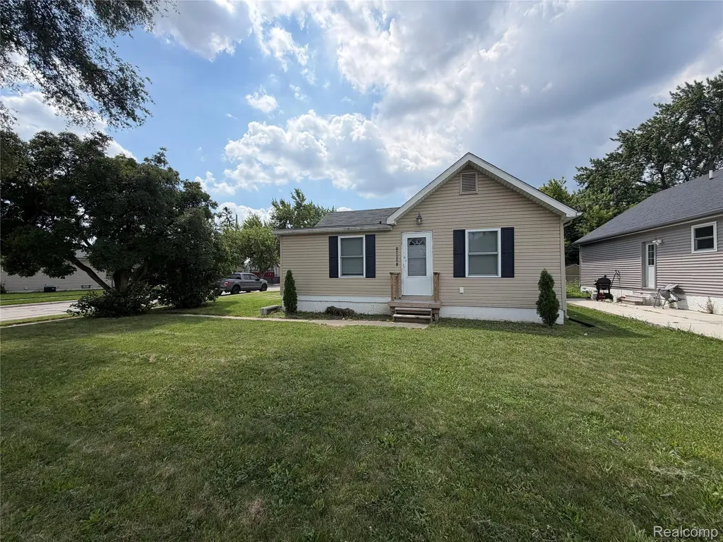 19820 E 14 Mile Road Roseville City MI 48066