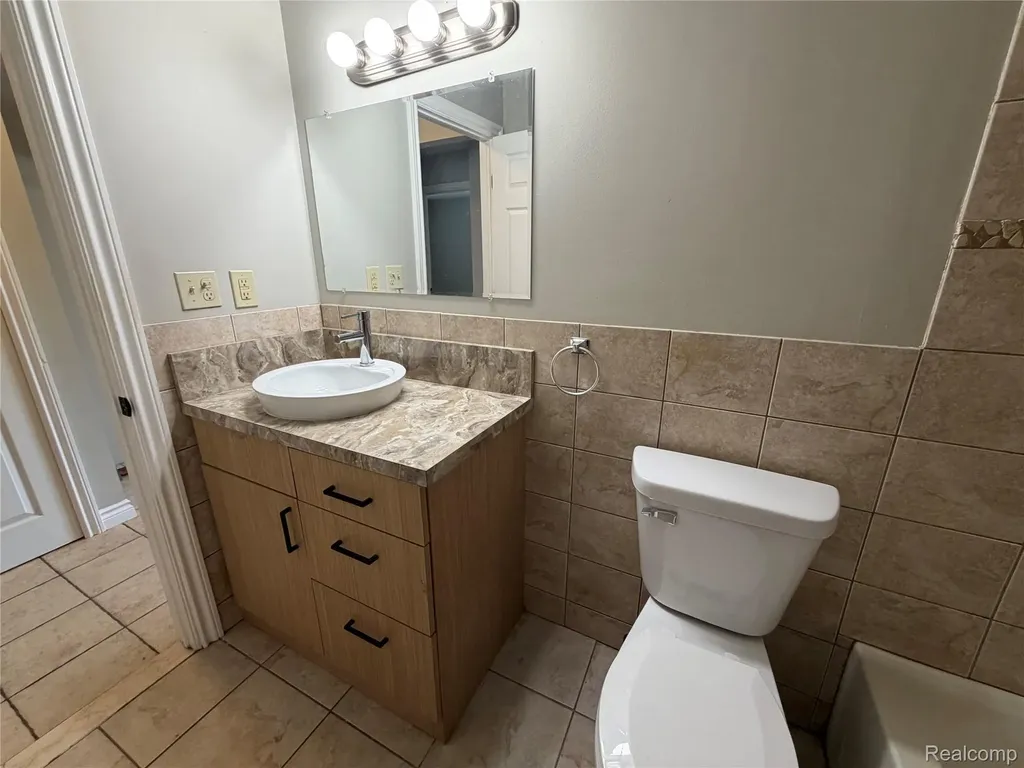 19820 E 14 Mile Road Roseville City MI 48066
