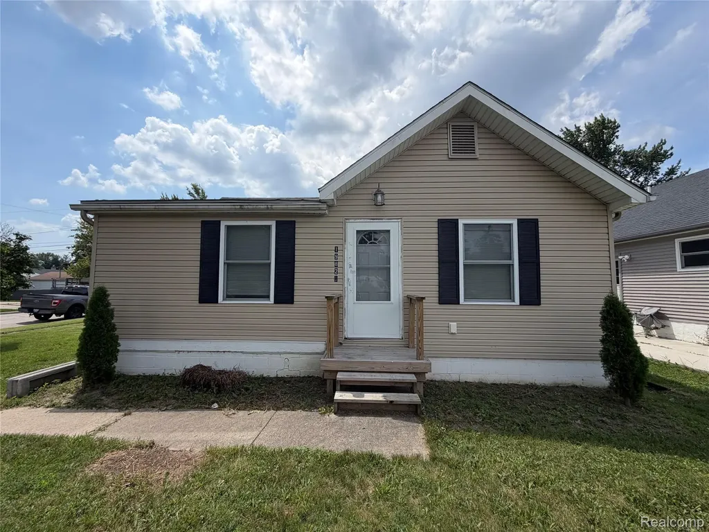 19820 E 14 Mile Road Roseville City MI 48066