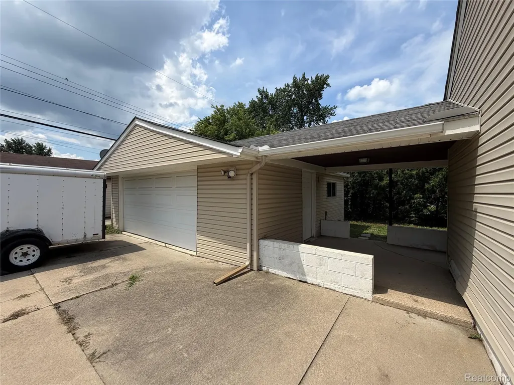 19820 E 14 Mile Road Roseville City MI 48066