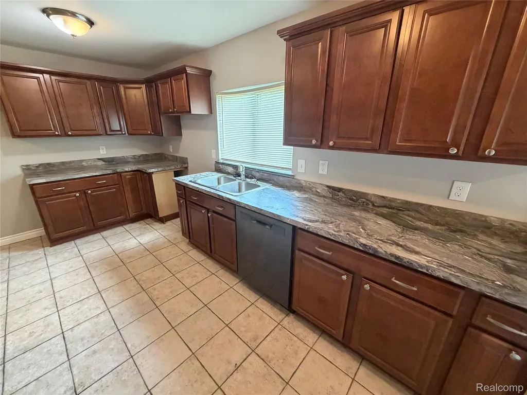 19820 E 14 Mile Road Roseville City MI 48066