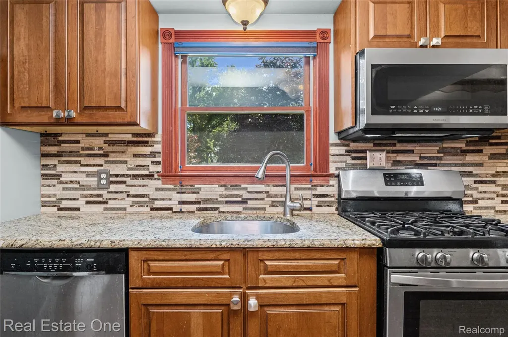 5361 Frankwill Avenue Independence Charter Township MI 48346