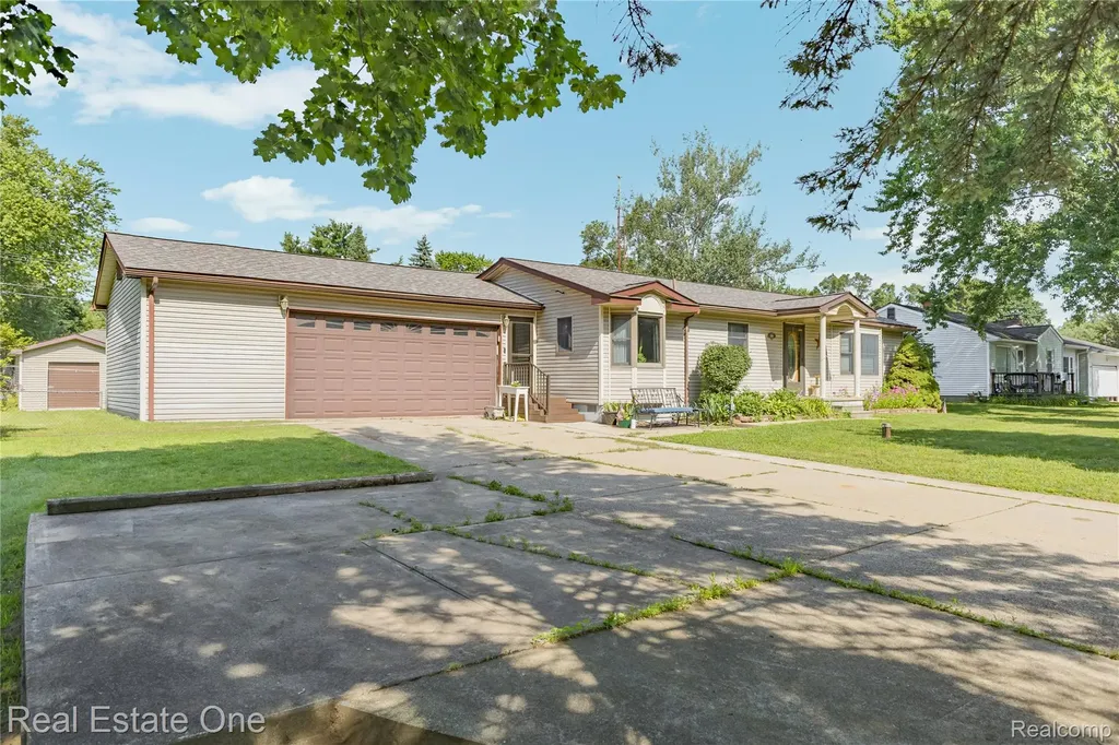 5361 Frankwill Avenue Independence Charter Township MI 48346