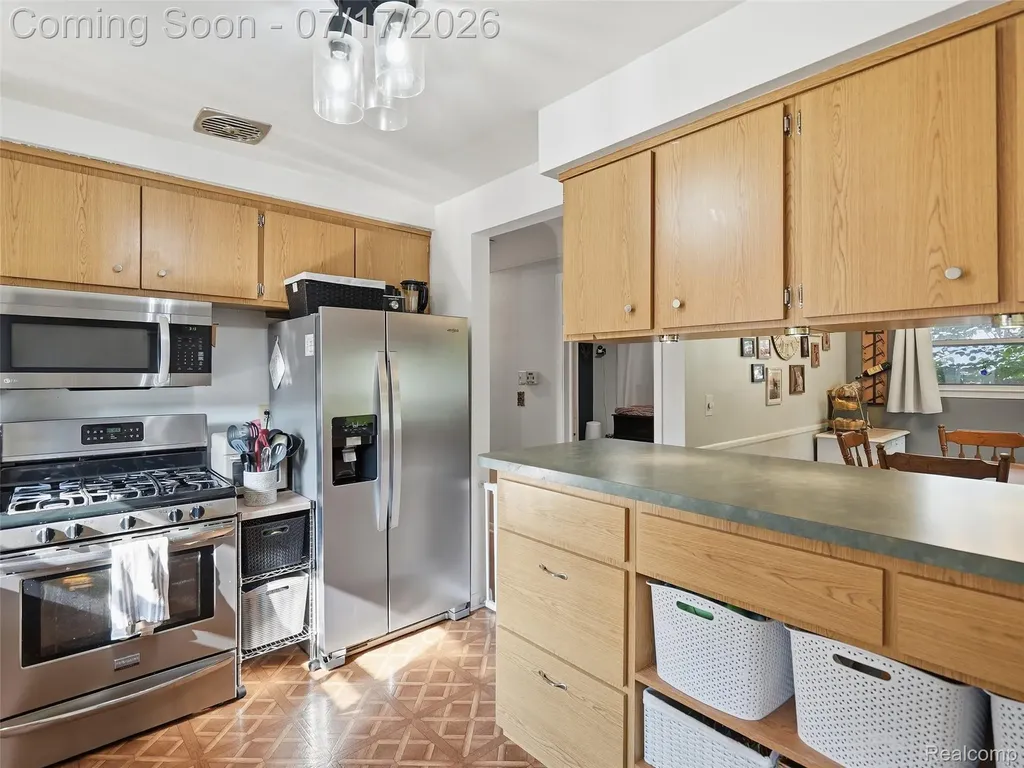 21920 Mauer Street St. Clair Shores City MI 48080