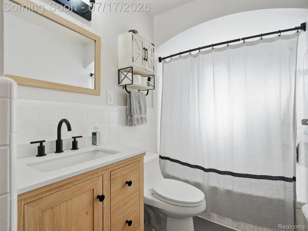 21920 Mauer Street St. Clair Shores City MI 48080