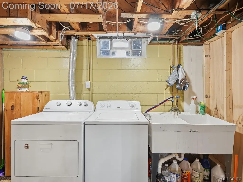 21920 Mauer Street St. Clair Shores City MI 48080