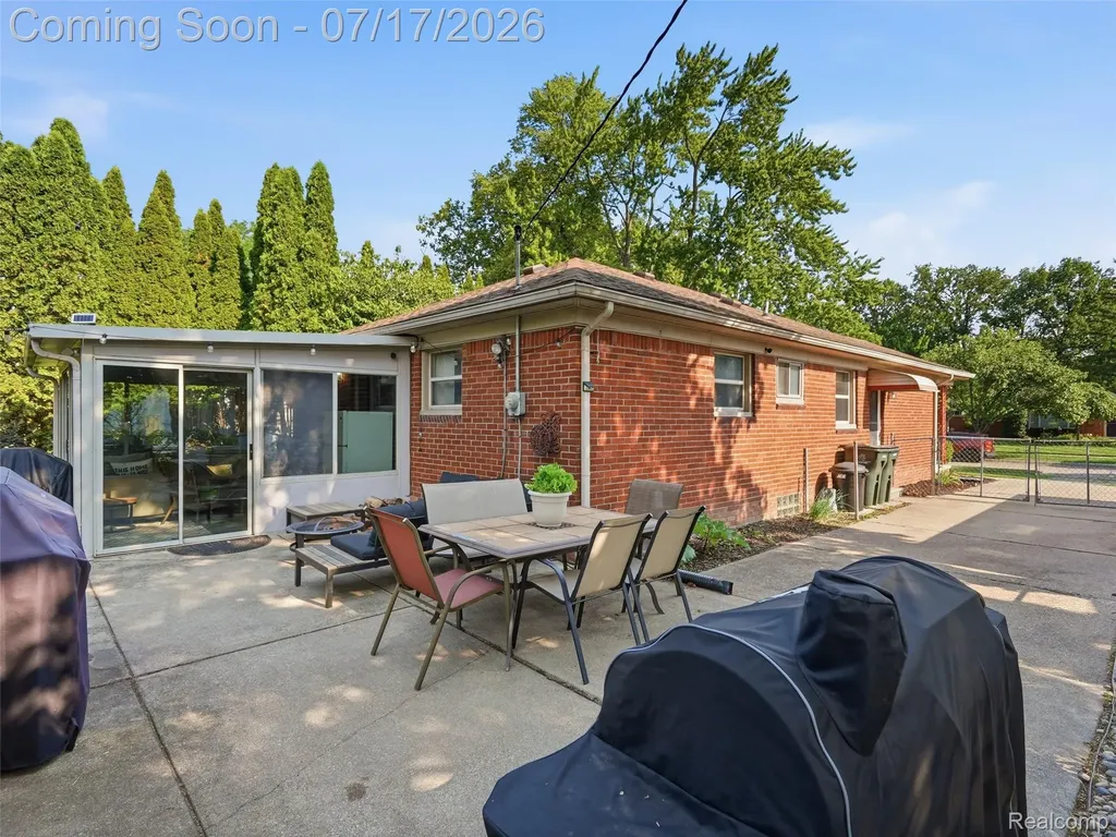 21920 Mauer Street St. Clair Shores City MI 48080