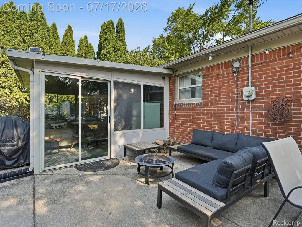 21920 Mauer Street St. Clair Shores City MI 48080