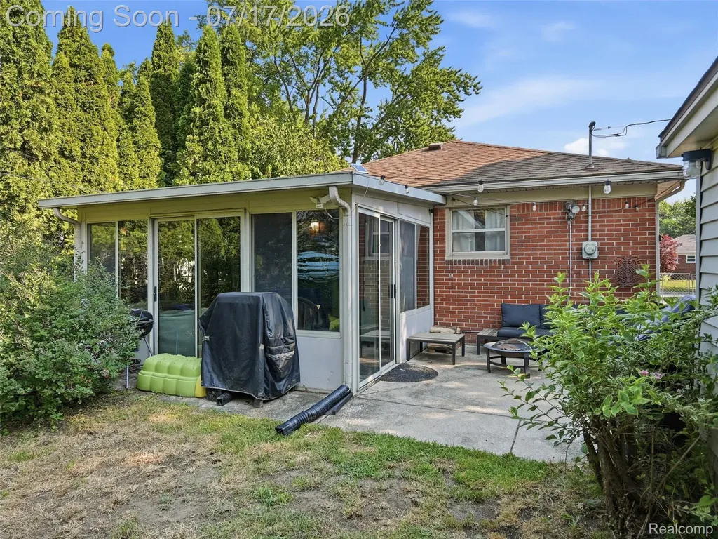 21920 Mauer Street St. Clair Shores City MI 48080