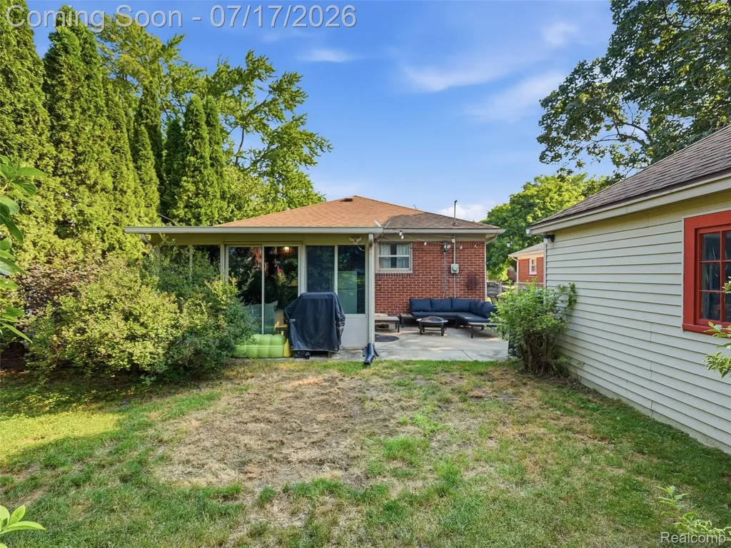 21920 Mauer Street St. Clair Shores City MI 48080