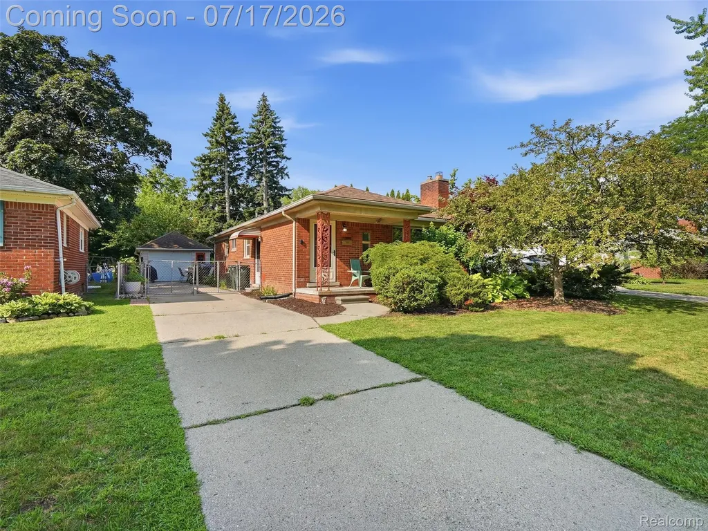 21920 Mauer Street St. Clair Shores City MI 48080
