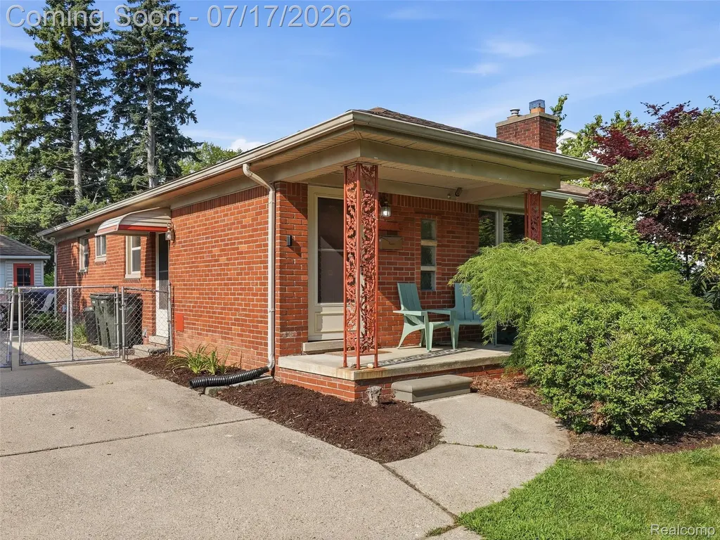 21920 Mauer Street St. Clair Shores City MI 48080