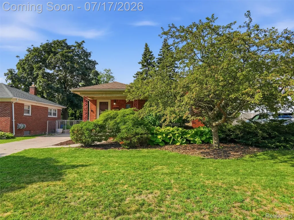 21920 Mauer Street St. Clair Shores City MI 48080