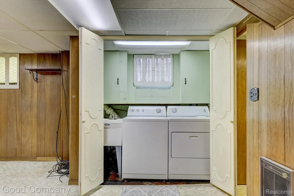 6464 Coleman Street Dearborn City MI 48126