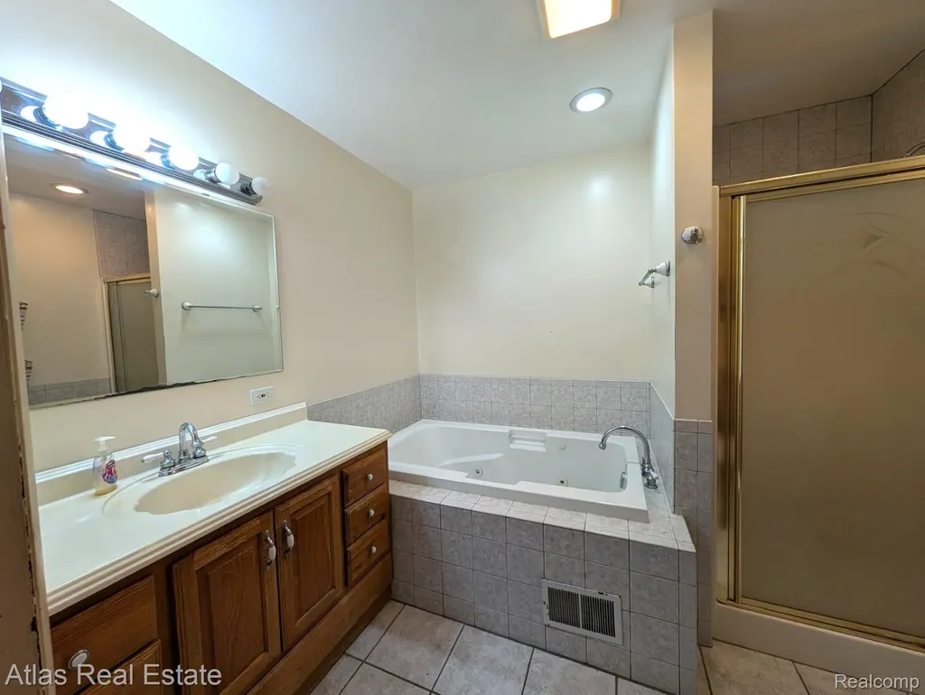 5449 Woodlawn Drive Genesee Charter Township MI 48506