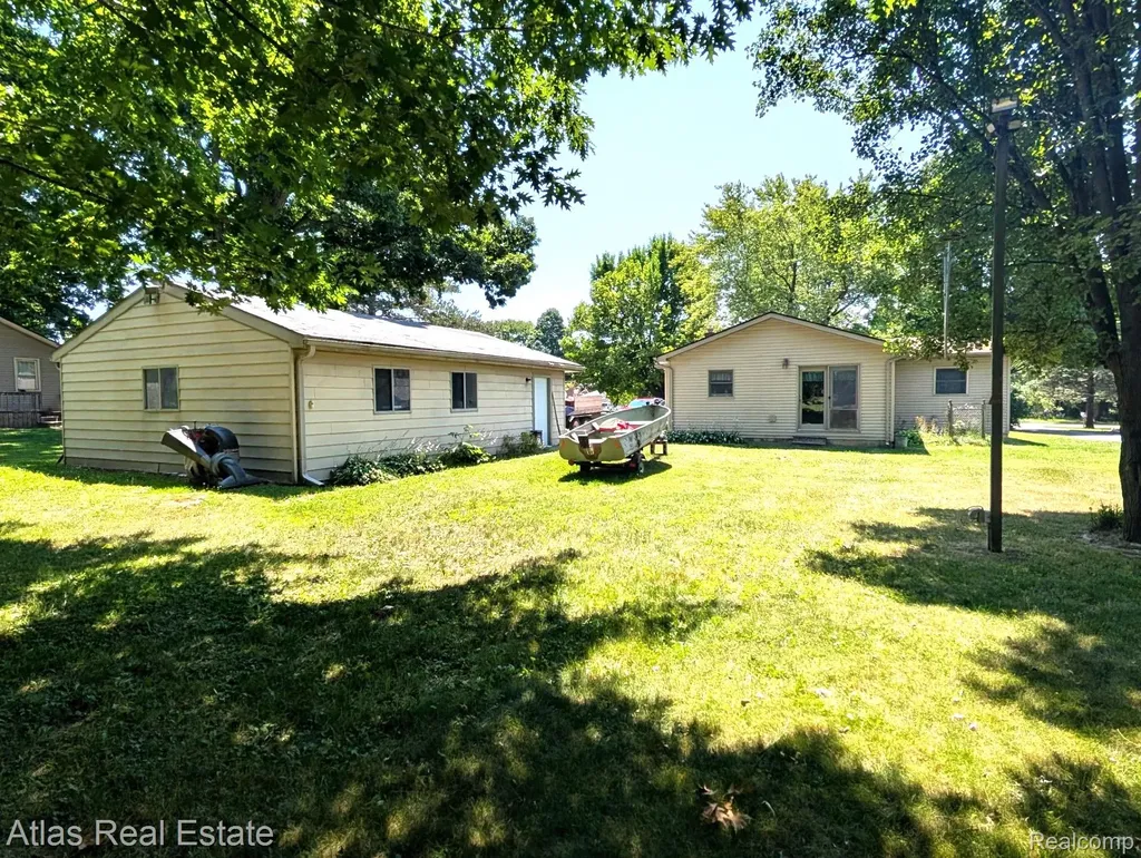 5449 Woodlawn Drive Genesee Charter Township MI 48506