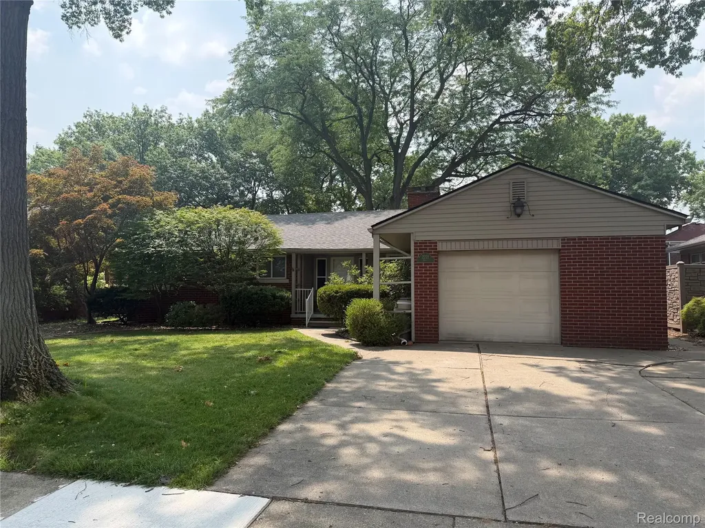 2221 Davis Street Wyandotte City MI 48192