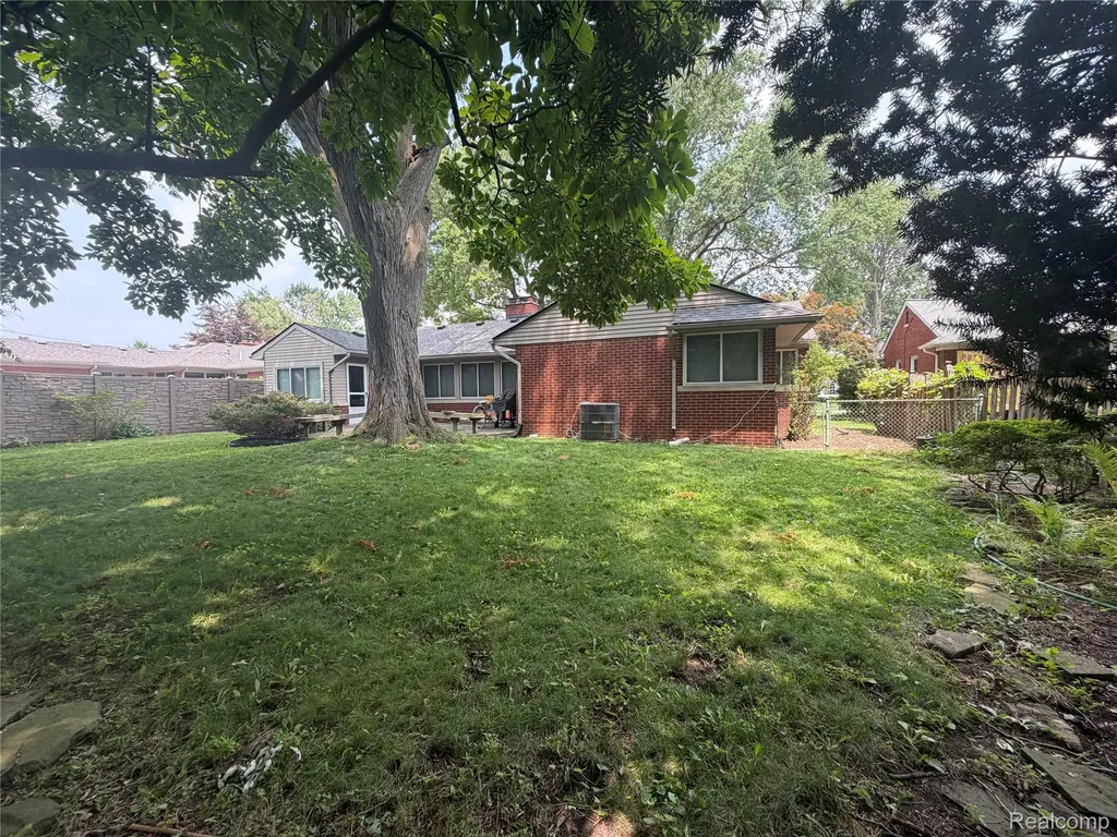2221 Davis Street Wyandotte City MI 48192