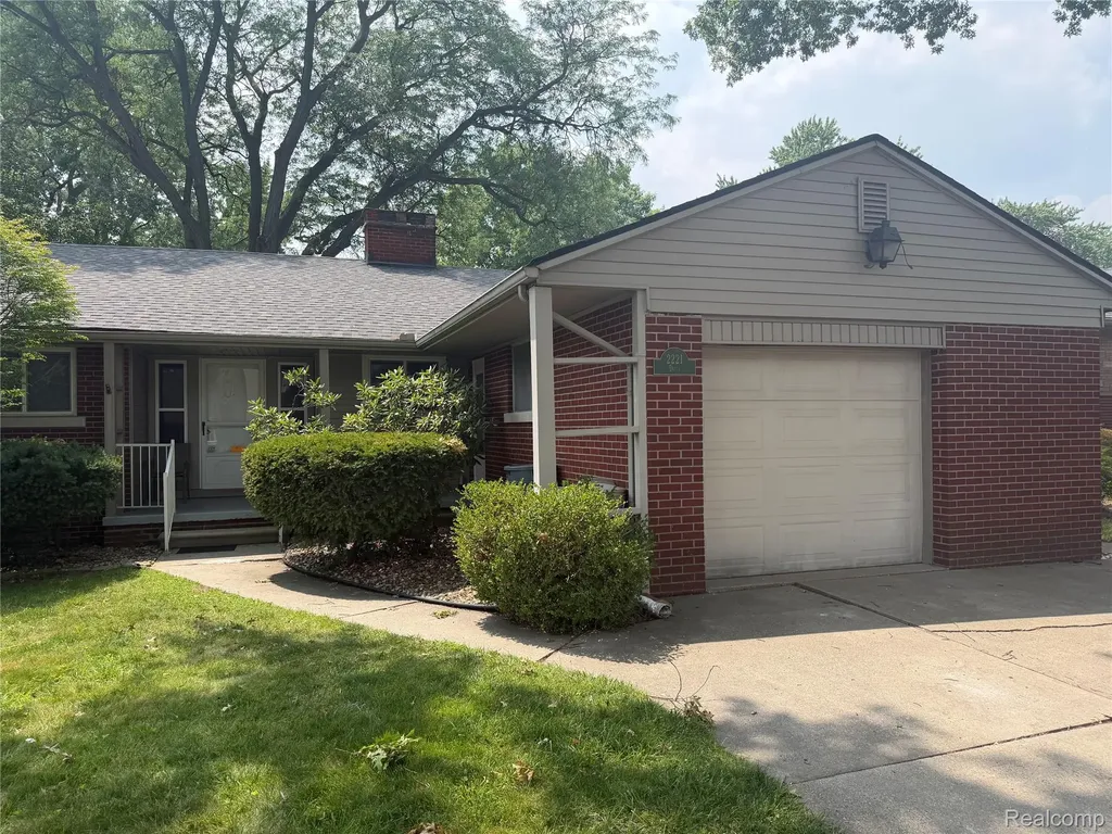 2221 Davis Street Wyandotte City MI 48192